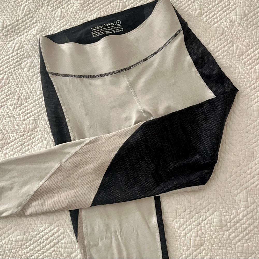 Outdoor Voices Leggings, Size Medium